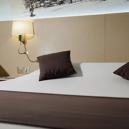 מלון Kyriad Lille - 3*