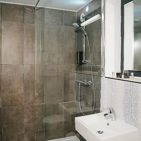 Hotell Kyriad Lille - Roncq